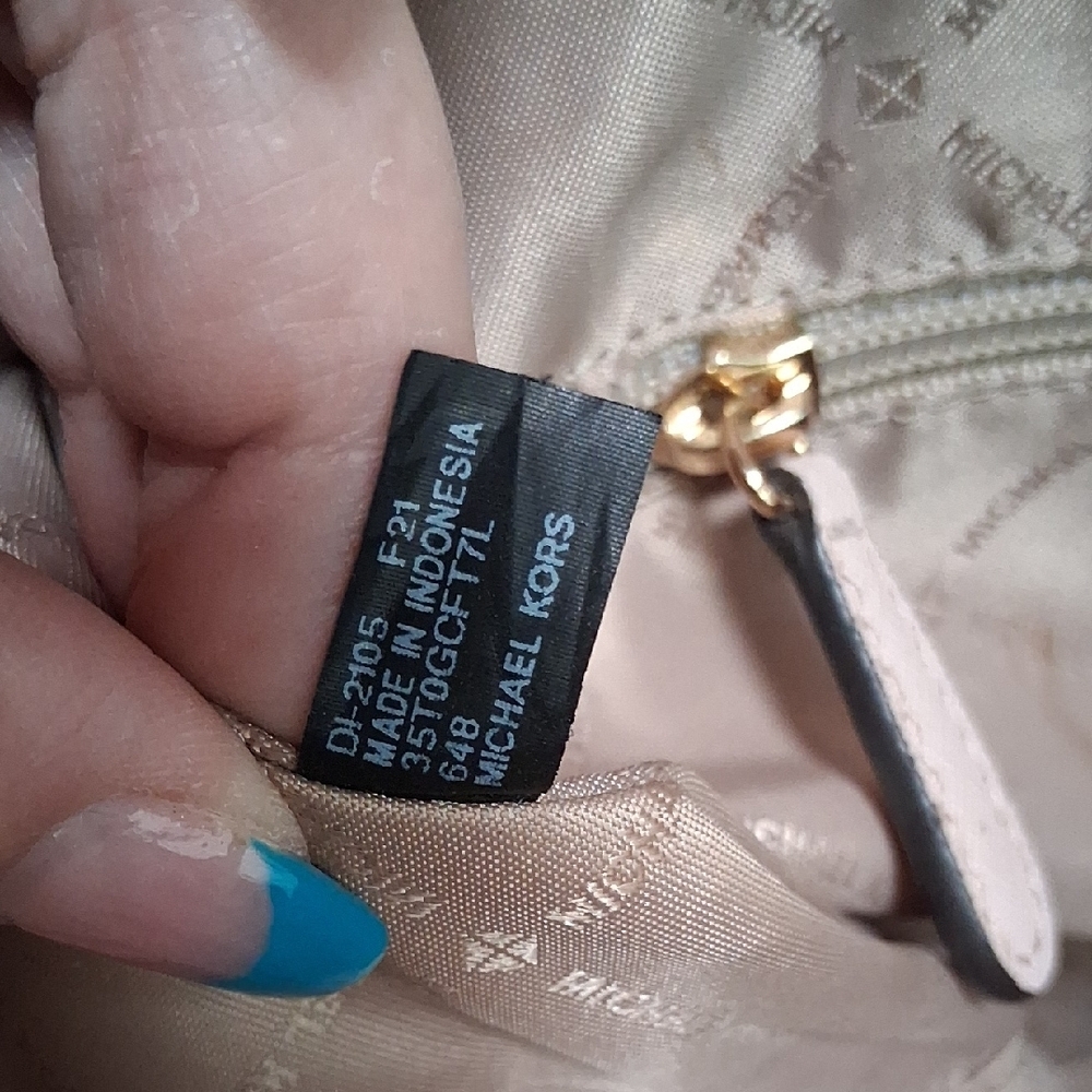 Michael Kors Pale Pink Leather Tote with Gold Hardware - Picture 7 of 7